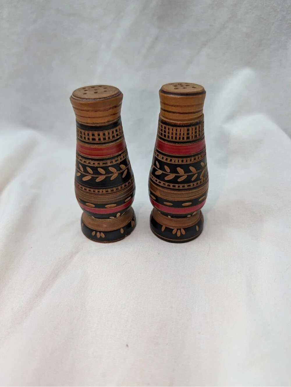 Vintage Mexico Wood Hand Carved Painted Salt & Pepper Shakers 1